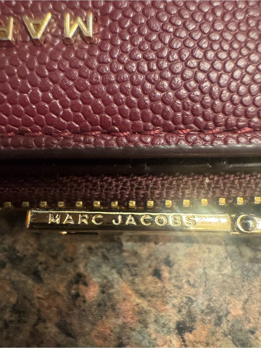 Marc Jacobs Pebbled Leather Zip Card Case in Burgundy - Picture 3 of 8